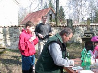 /album/fotogalerie-dobrovolna-akce-jarni-uklid-kolem-svarovskeho-kostela-sv-lukase/brigada-21-3-2015-kostel-svarov-020-jpg1/